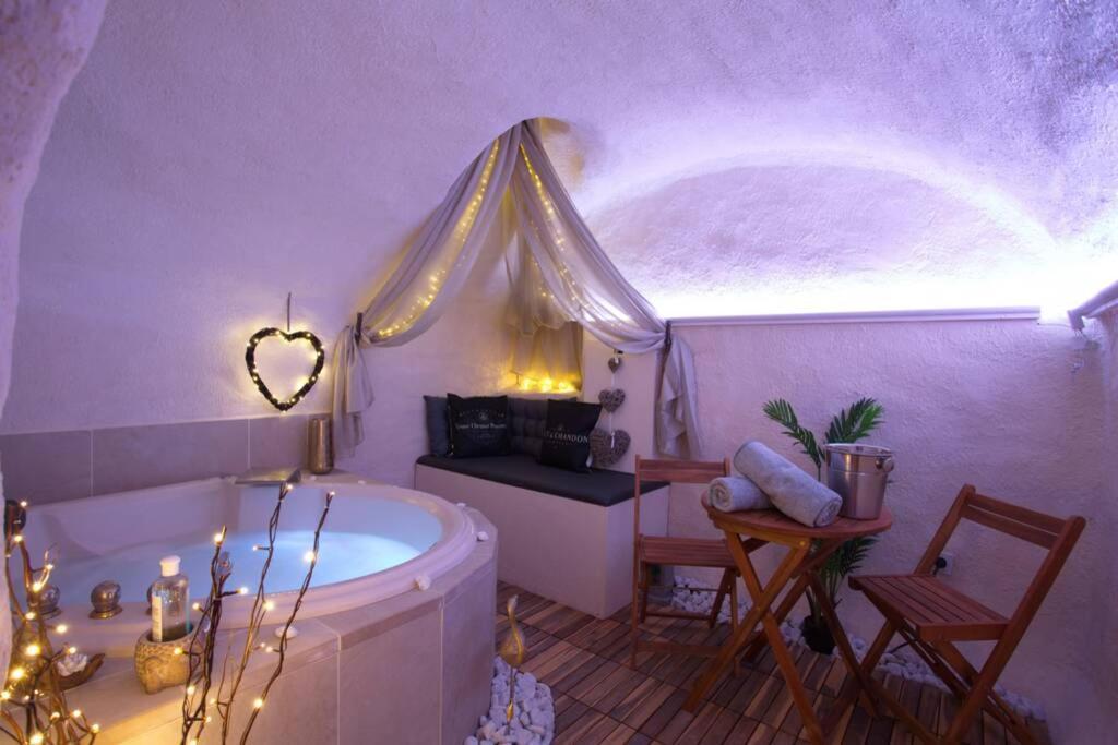 אקס-אן-פרובאנס Les Secrets D'Alcove, Nuits Romantiques Avec Spa מראה חיצוני תמונה