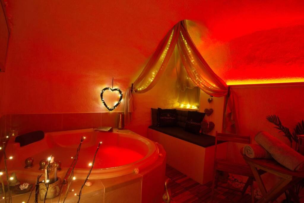 אקס-אן-פרובאנס Les Secrets D'Alcove, Nuits Romantiques Avec Spa מראה חיצוני תמונה