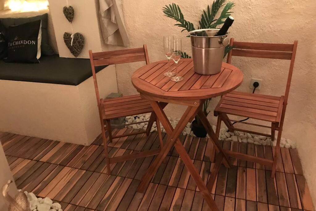 אקס-אן-פרובאנס Les Secrets D'Alcove, Nuits Romantiques Avec Spa מראה חיצוני תמונה