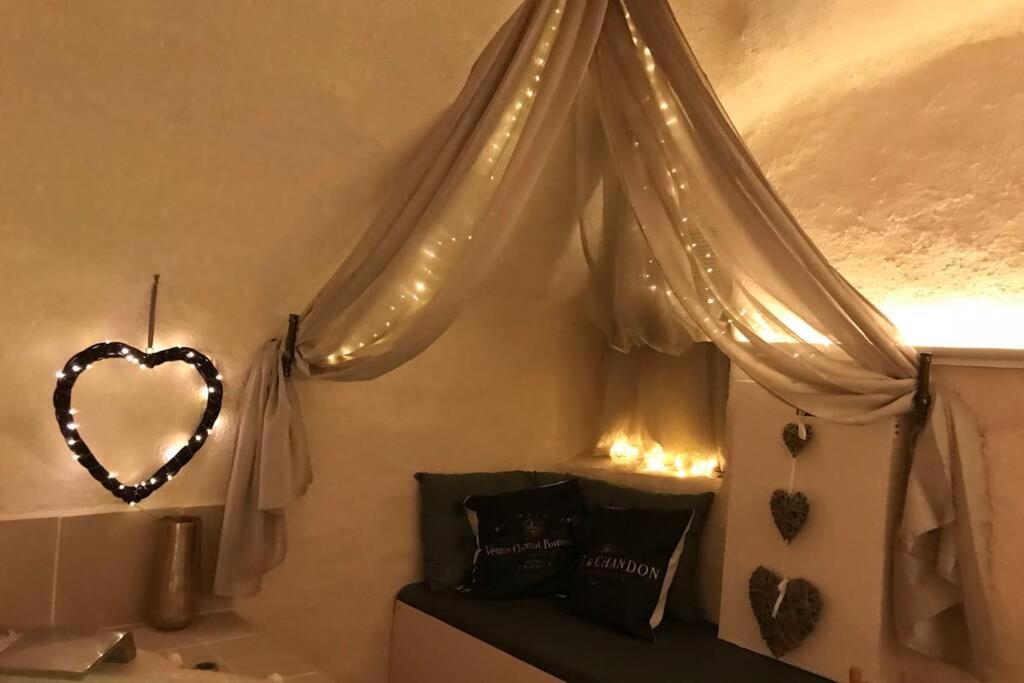 אקס-אן-פרובאנס Les Secrets D'Alcove, Nuits Romantiques Avec Spa מראה חיצוני תמונה