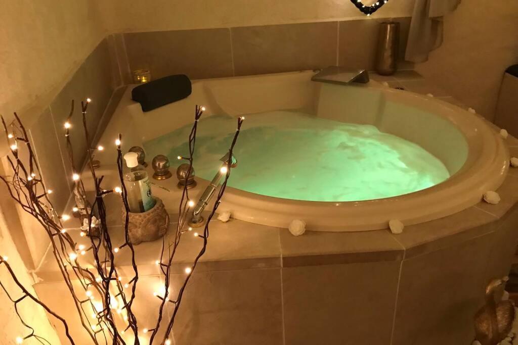 אקס-אן-פרובאנס Les Secrets D'Alcove, Nuits Romantiques Avec Spa מראה חיצוני תמונה