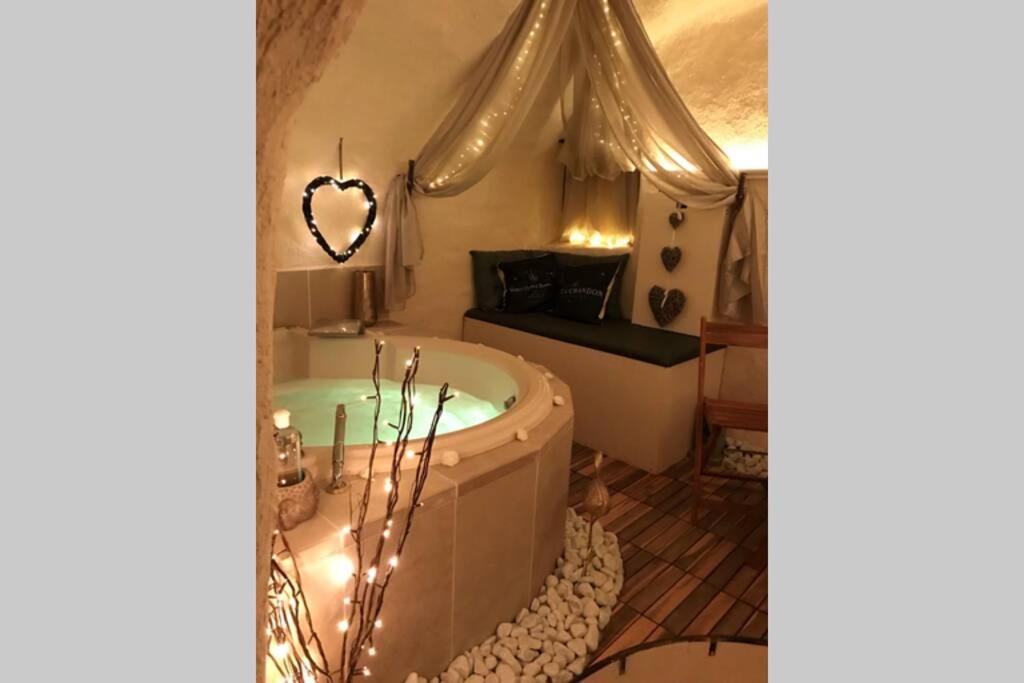 אקס-אן-פרובאנס Les Secrets D'Alcove, Nuits Romantiques Avec Spa מראה חיצוני תמונה